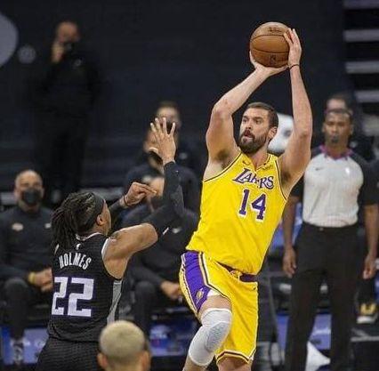 湖人最新交易消息爆料中锋,中锋位置迎来重磅补强！”